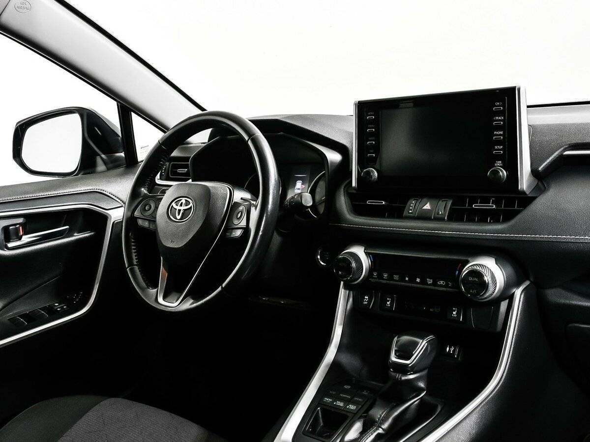 Toyota RAV4 с пробегом — 2020 год. Фото: #8