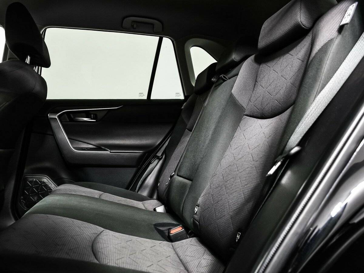 Toyota RAV4 с пробегом — 2020 год. Фото: #11