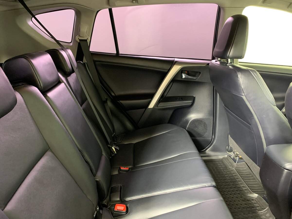 Toyota RAV4 с пробегом — 2013 год. Фото: #16