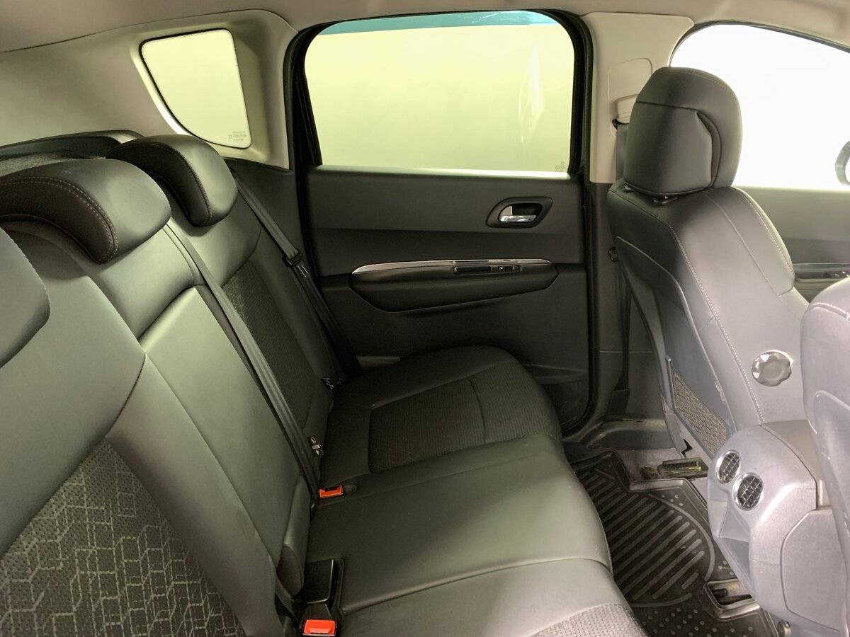 Peugeot 3008 с пробегом — 2014 год. Фото: #17