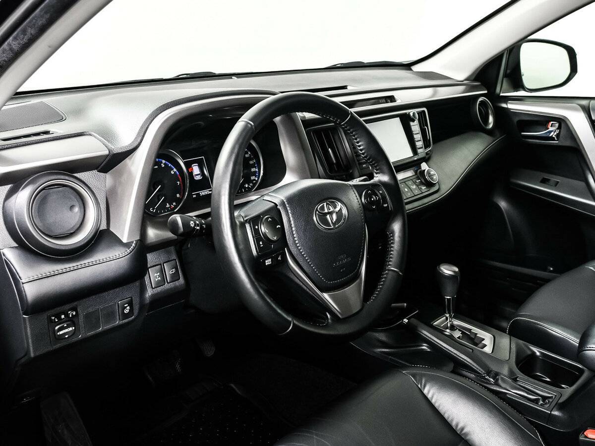 Toyota RAV4 с пробегом — 2017 год. Фото: #12