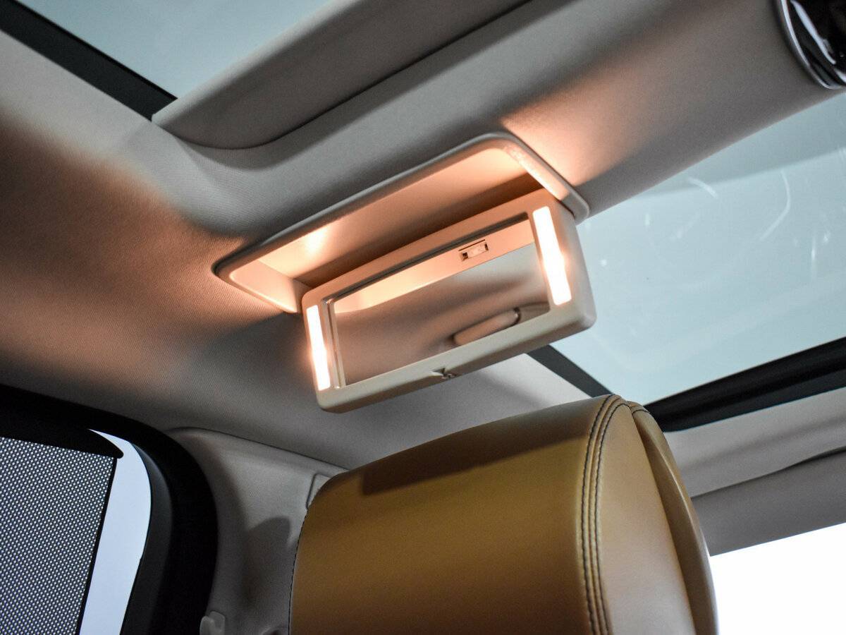 Jaguar XJ с пробегом — 2016 год. Фото: #17