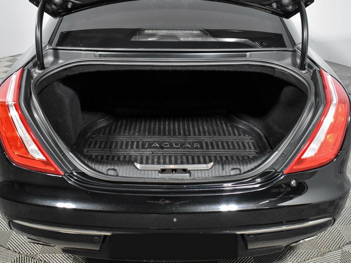 Jaguar XJ с пробегом — 2016 год. Фото: #25