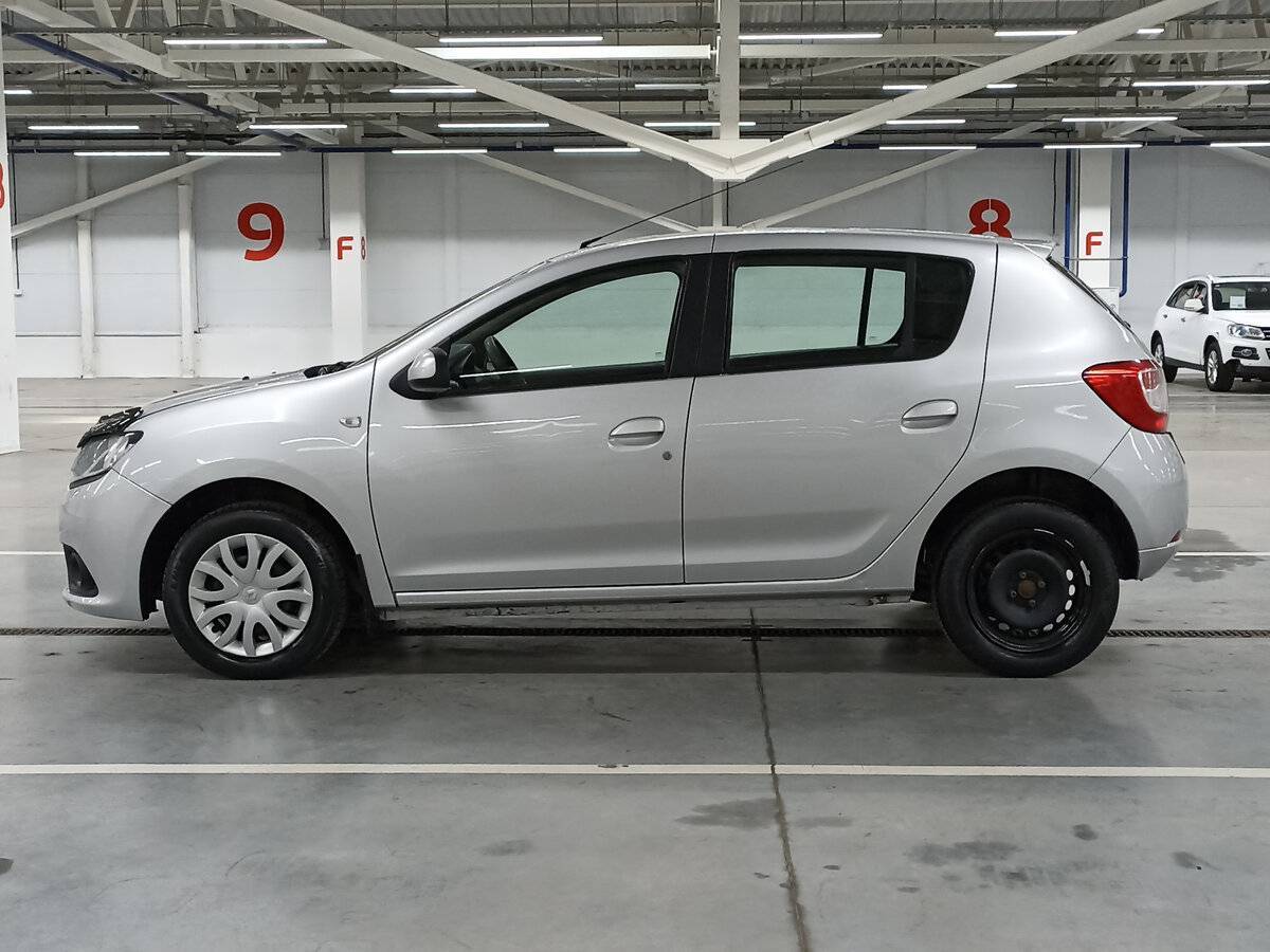 Renault Sandero с пробегом — 2017 год. Фото: #7