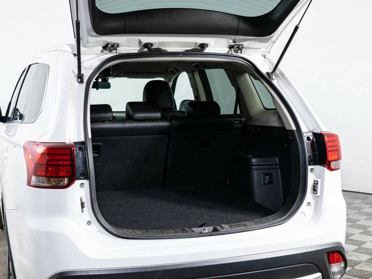 Mitsubishi Outlander с пробегом — 2018 год. Фото: #8