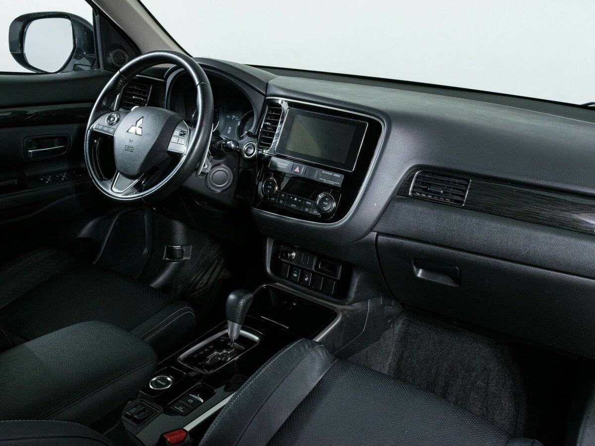 Mitsubishi Outlander с пробегом — 2018 год. Фото: #9