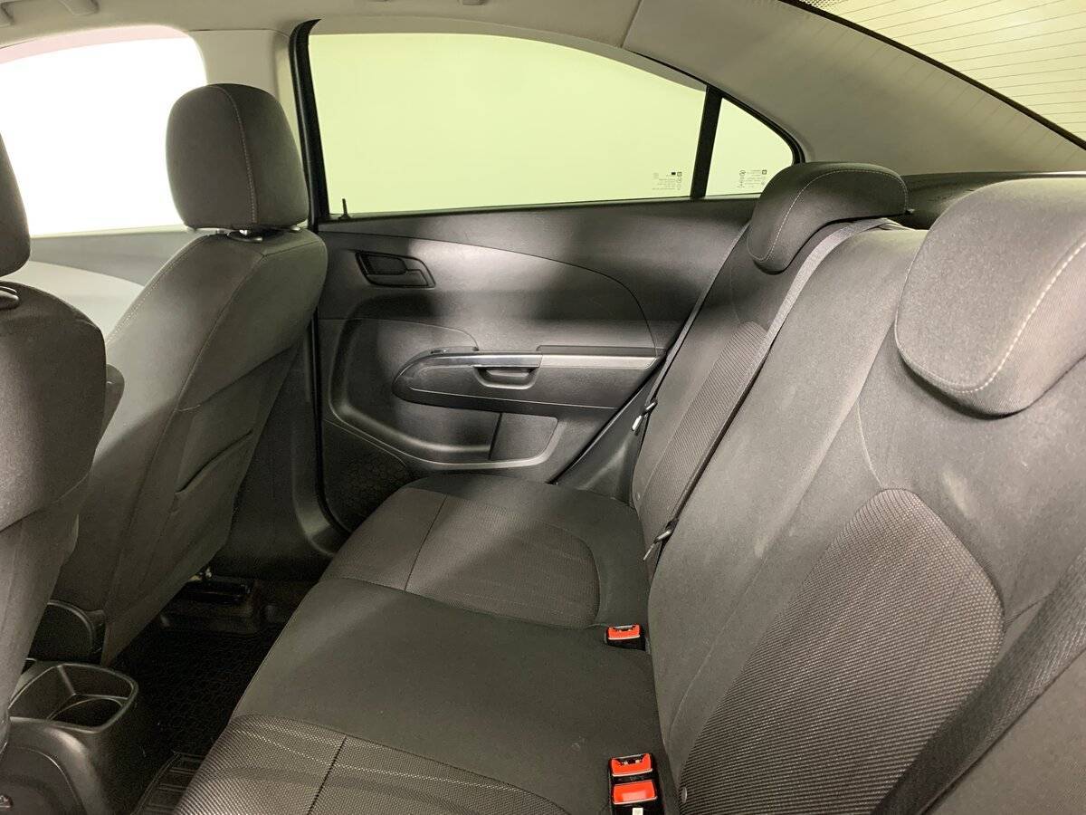 Chevrolet Aveo с пробегом — 2014 год. Фото: #17