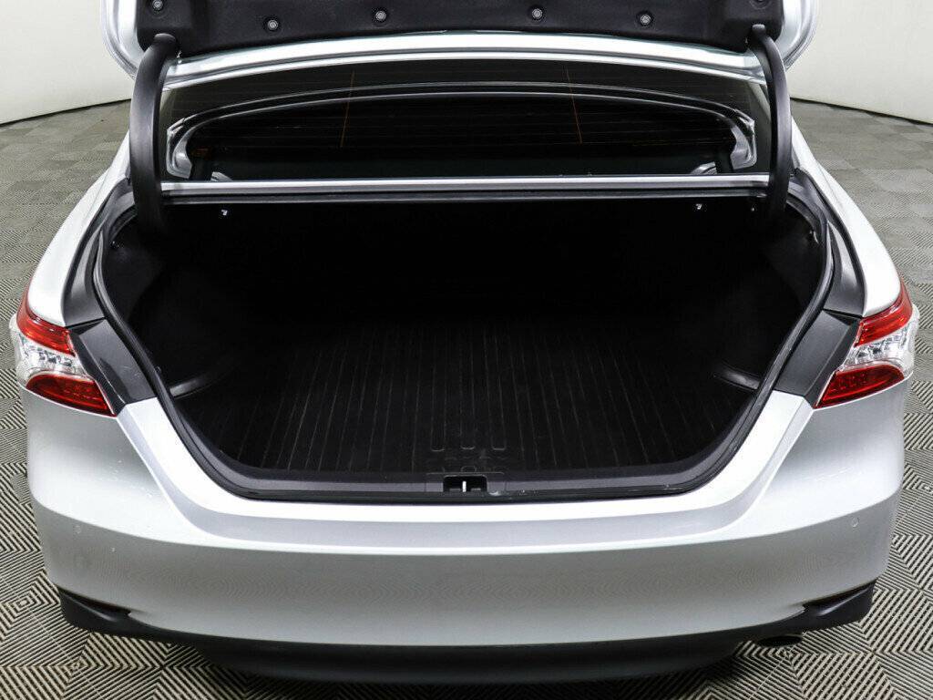 Toyota Camry с пробегом — 2018 год. Фото: #8