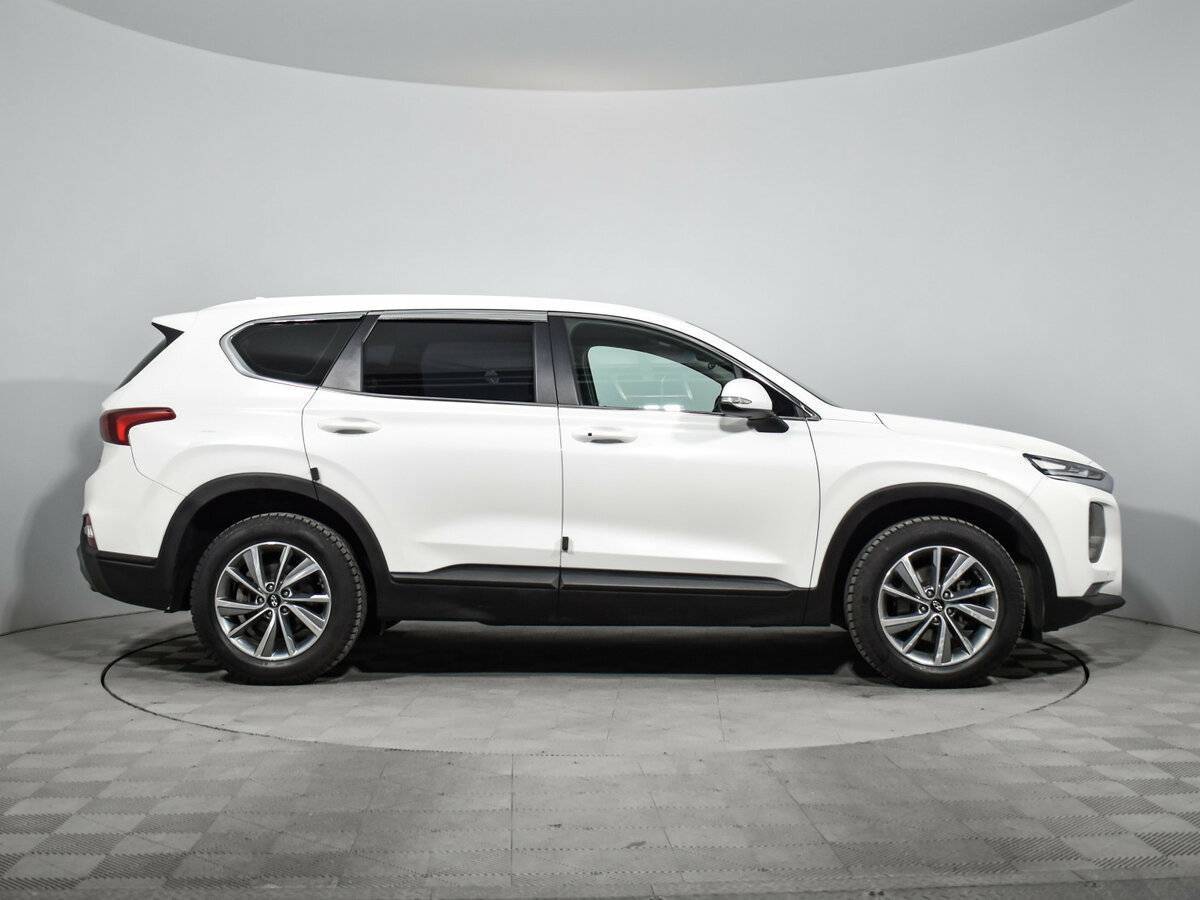 Hyundai Santa Fe с пробегом — 2018 год. Фото: #3