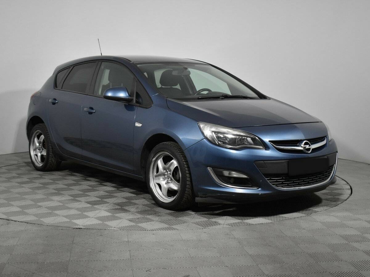 Opel Astra с пробегом — 2012 год. Фото: #2