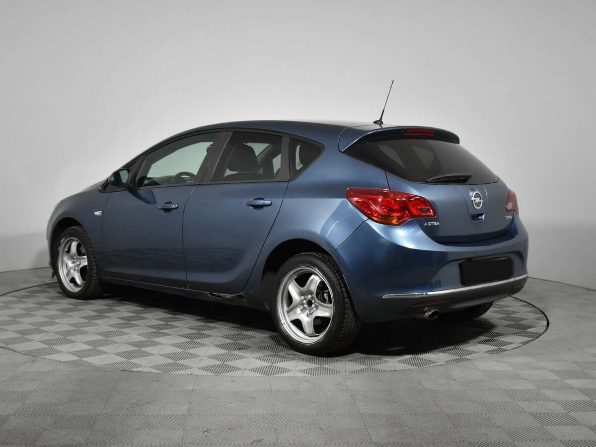 Opel Astra с пробегом — 2012 год. Фото: #6