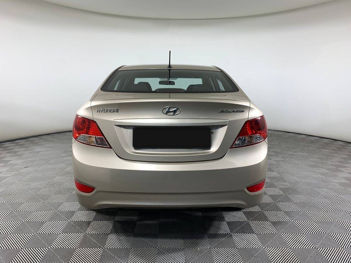 Hyundai Solaris с пробегом — 2012 год. Фото: #5