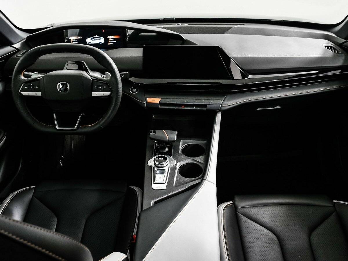 Changan UNI-V с пробегом — 2024 год. Фото: #10