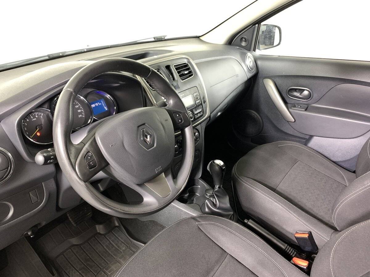 Renault Logan с пробегом — 2017 год. Фото: #10