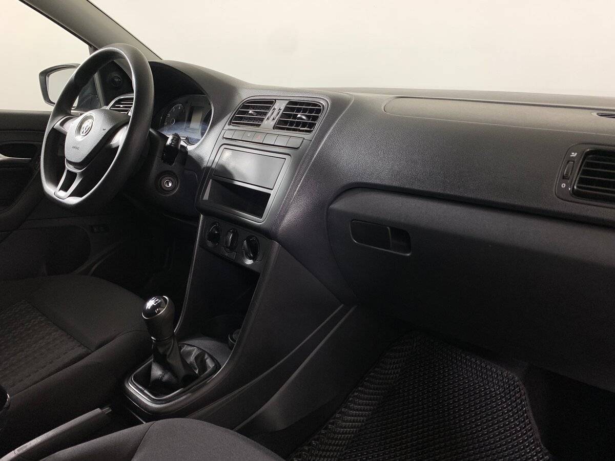 Volkswagen Polo с пробегом — 2018 год. Фото: #12