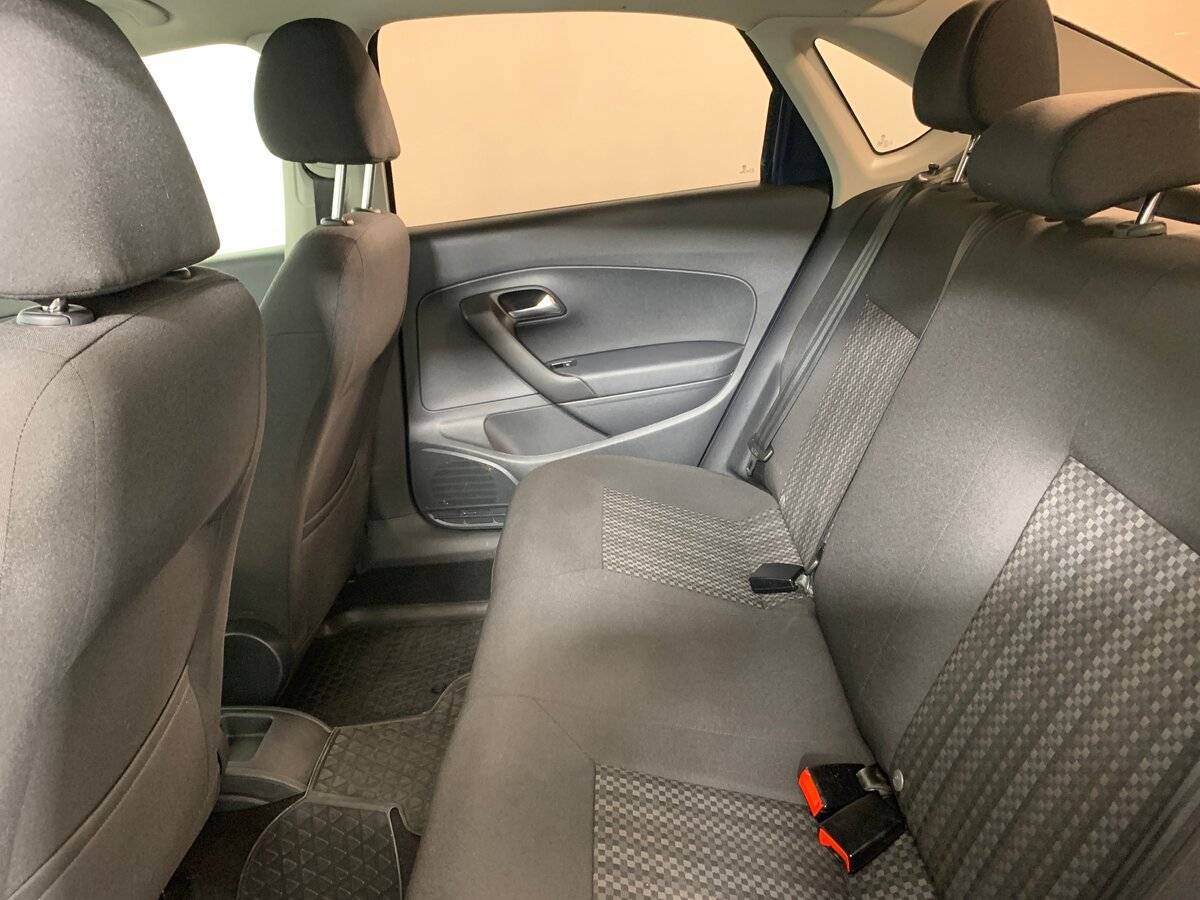 Volkswagen Polo с пробегом — 2017 год. Фото: #17