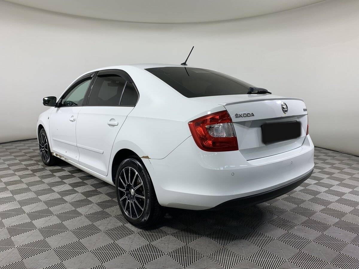 Skoda Rapid с пробегом — 2016 год. Фото: #6