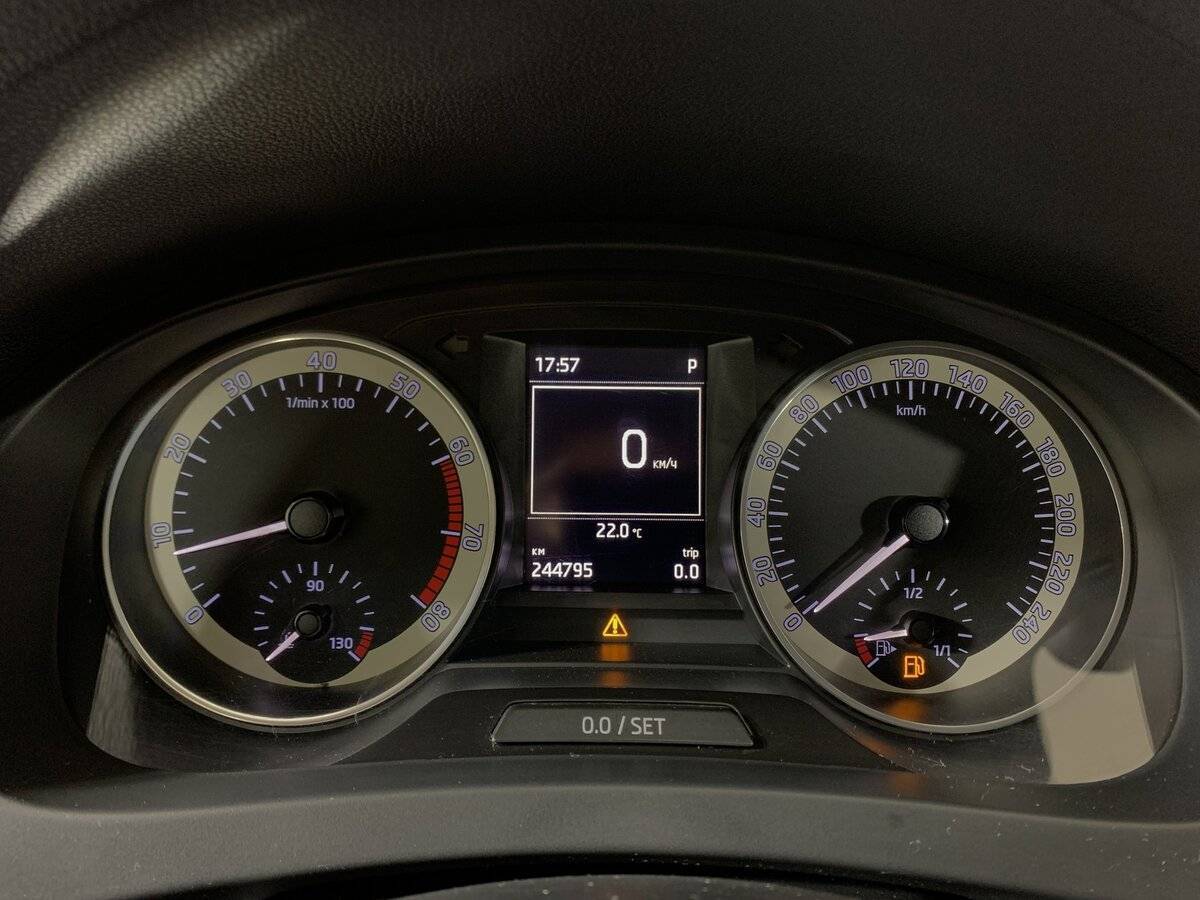 Skoda Rapid с пробегом — 2016 год. Фото: #13