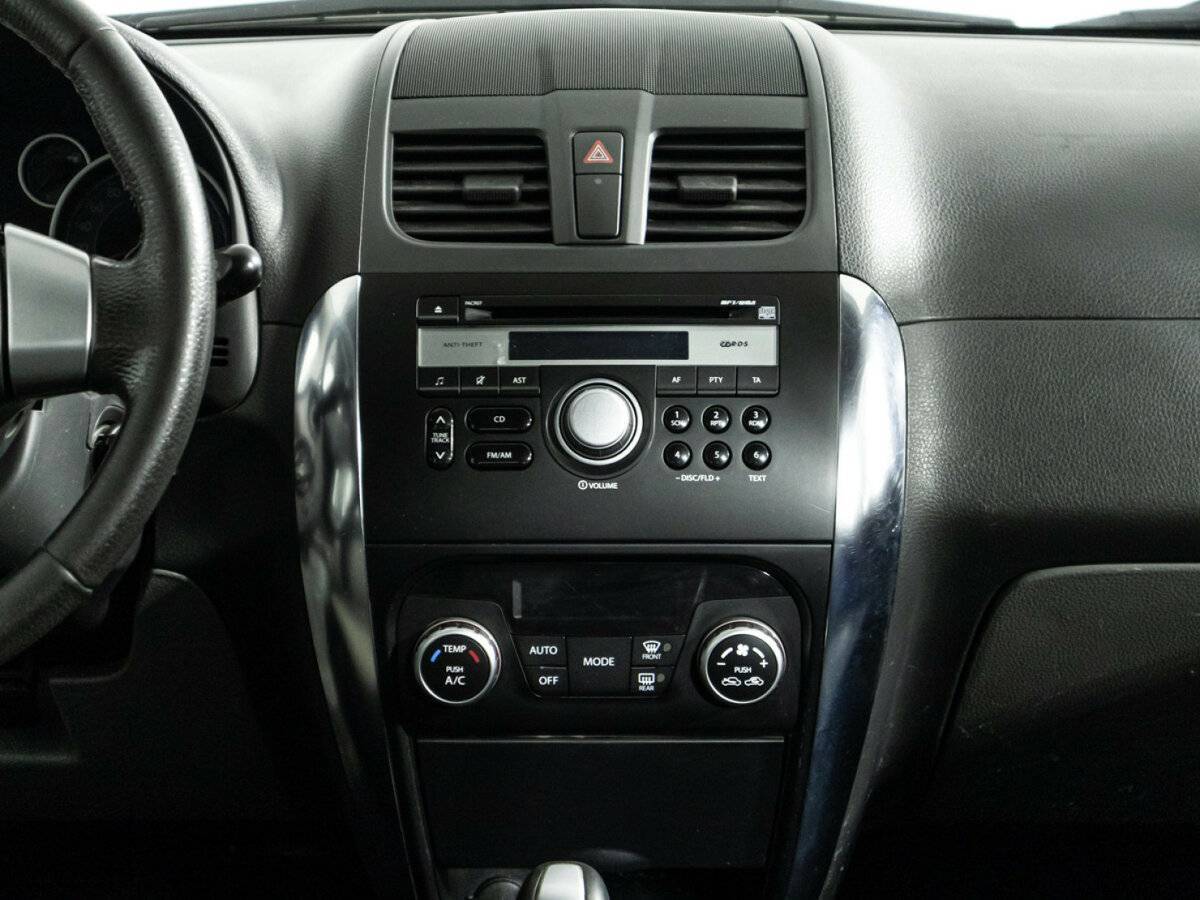 Suzuki SX4 с пробегом — 2013 год. Фото: #9