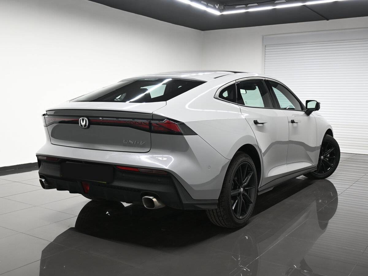 Changan UNI-V с пробегом — 2023 год. Фото: #1