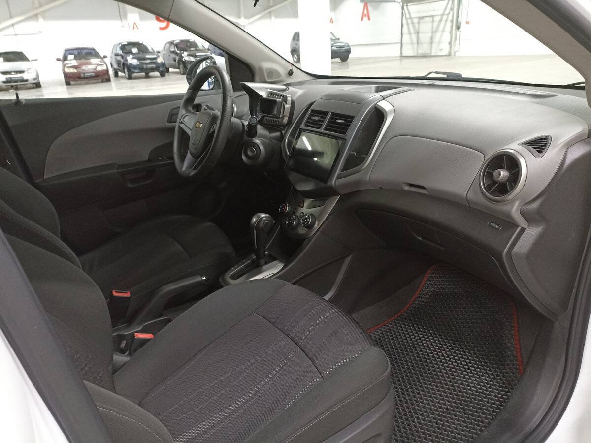 Chevrolet Aveo с пробегом — 2012 год. Фото: #10