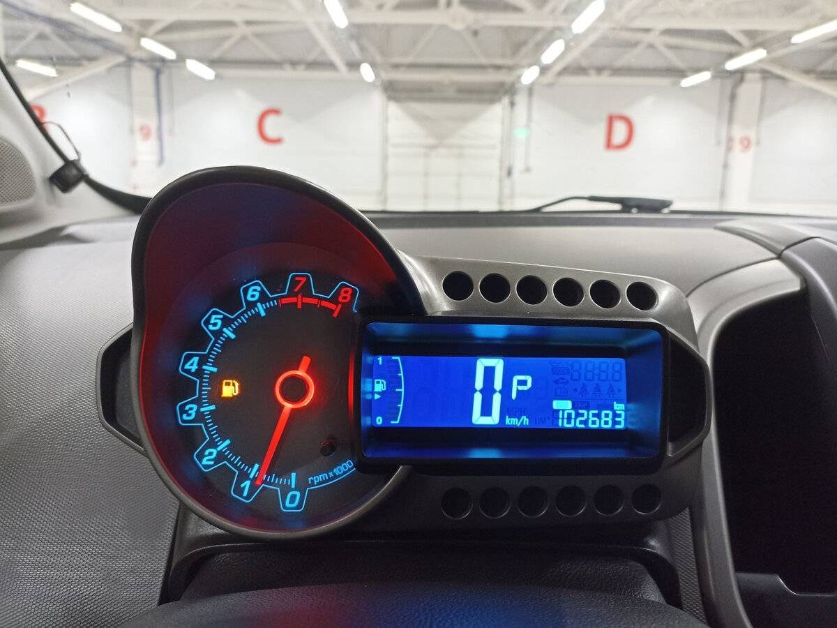 Chevrolet Aveo с пробегом — 2012 год. Фото: #12