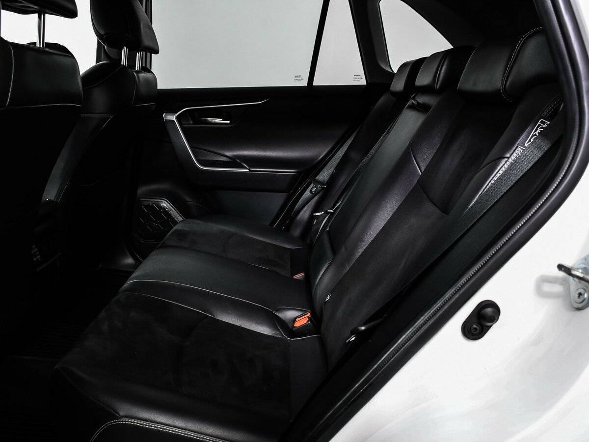 Toyota RAV4 с пробегом — 2021 год. Фото: #13