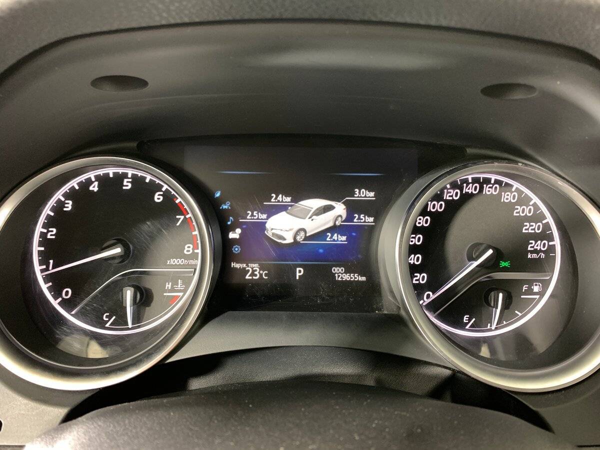 Toyota Camry с пробегом — 2018 год. Фото: #13