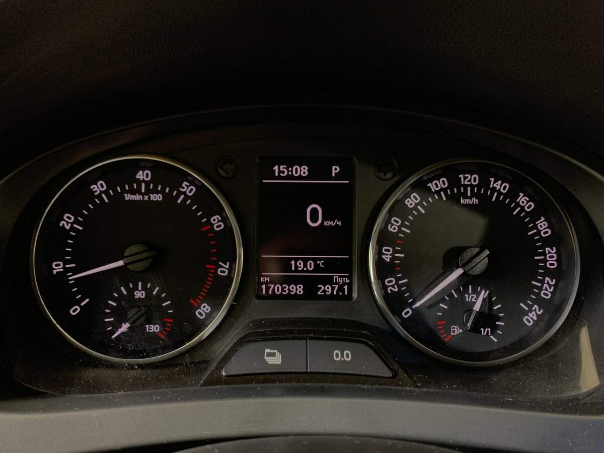 Skoda Rapid с пробегом — 2015 год. Фото: #13