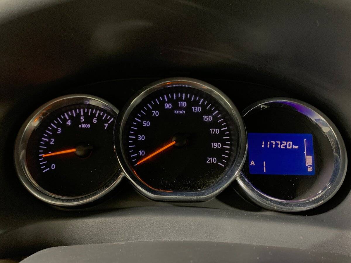 Renault Logan с пробегом — 2015 год. Фото: #13