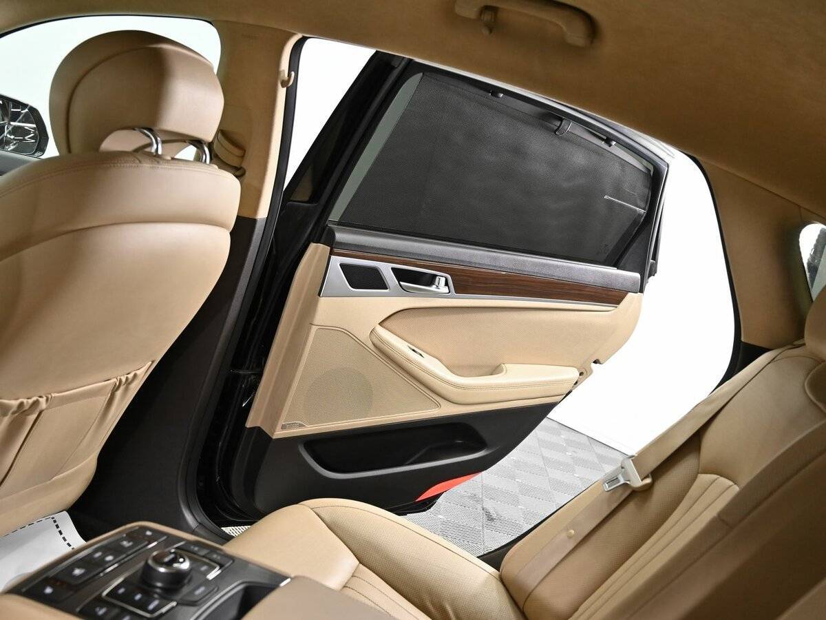 Hyundai Genesis с пробегом — 2016 год. Фото: #17
