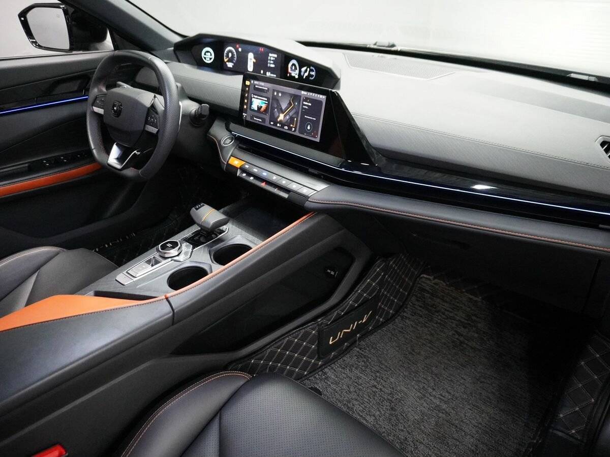 Changan UNI-V с пробегом — 2022 год. Фото: #10