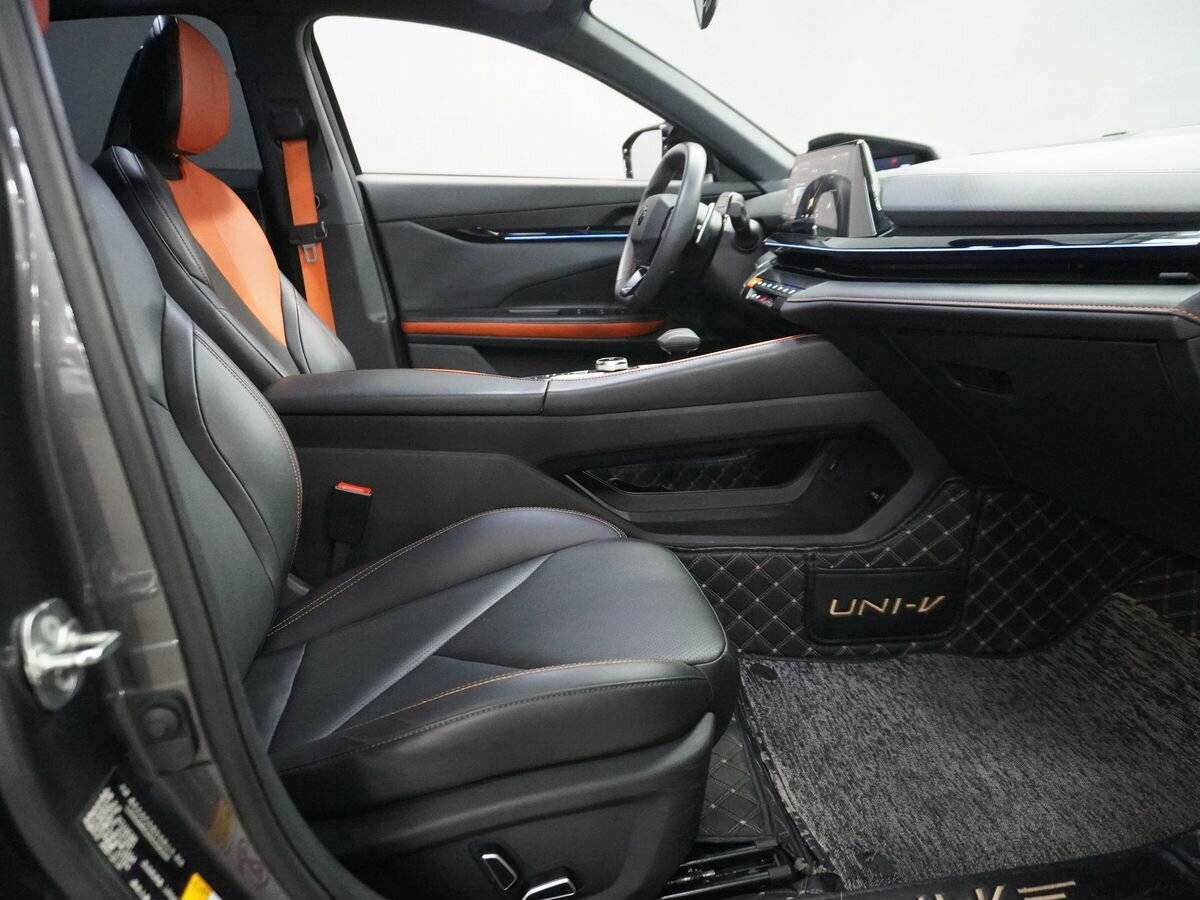 Changan UNI-V с пробегом — 2022 год. Фото: #11