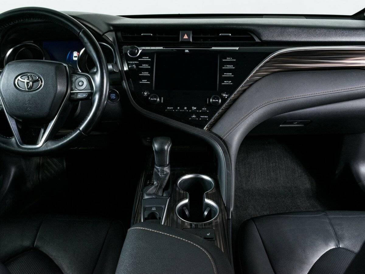 Toyota Camry с пробегом — 2020 год. Фото: #10