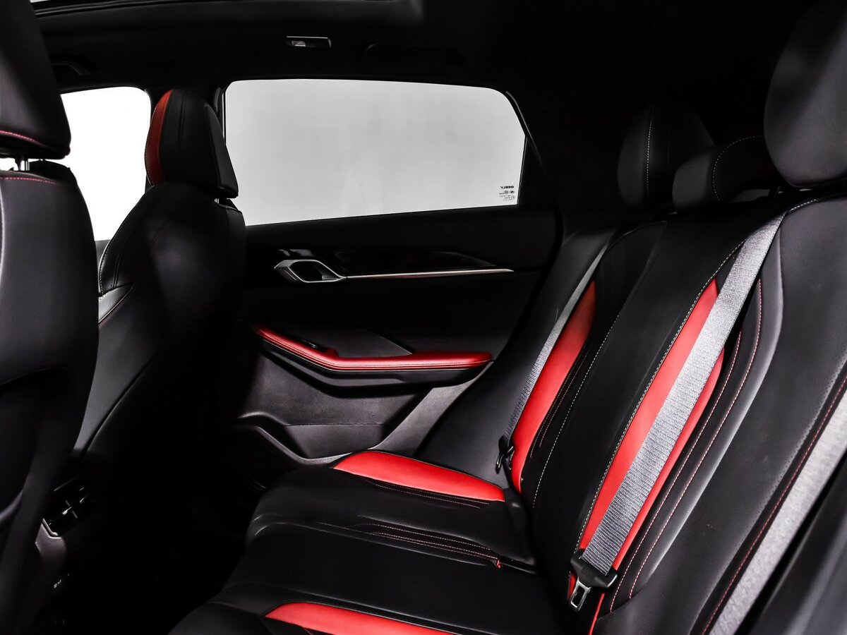 Geely Coolray с пробегом — 2023 год. Фото: #11