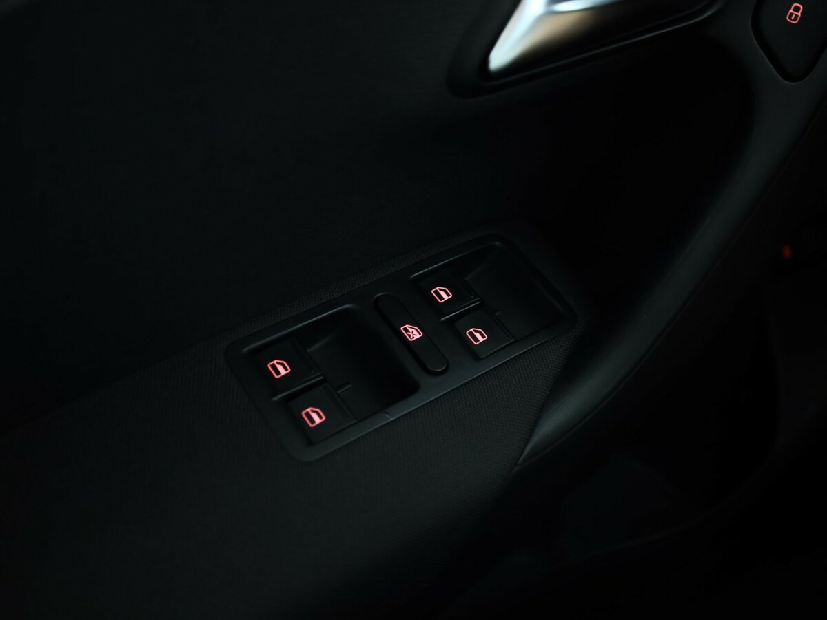 Volkswagen Polo с пробегом — 2015 год. Фото: #15