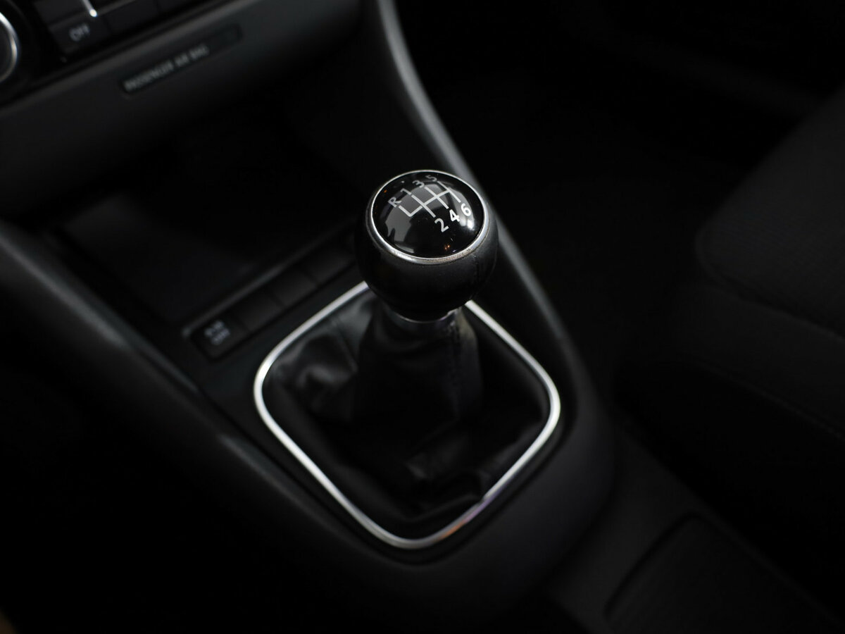 Volkswagen Golf с пробегом — 2012 год. Фото: #10