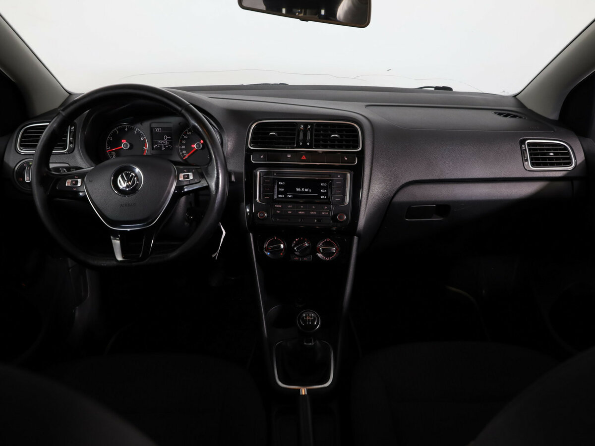 Volkswagen Polo с пробегом — 2017 год. Фото: #7