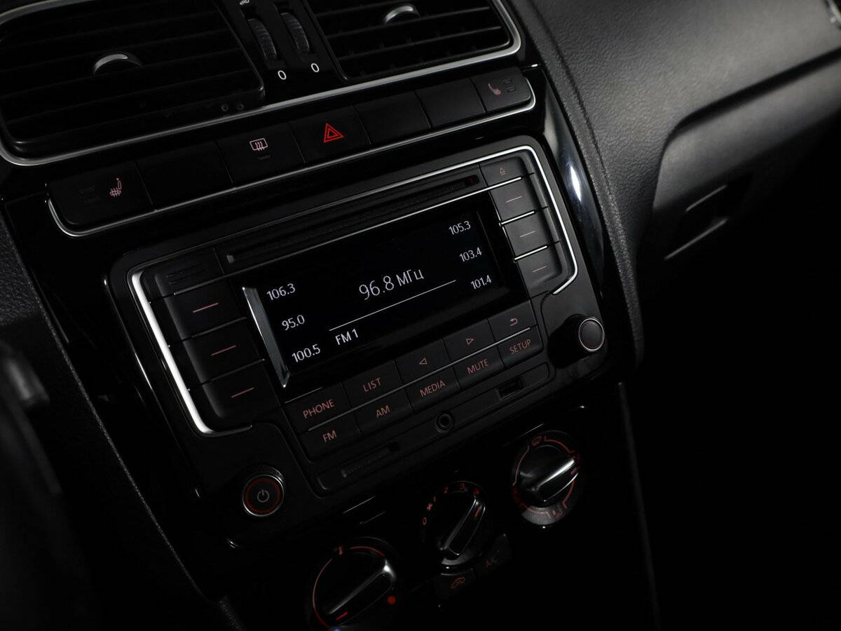 Volkswagen Polo с пробегом — 2017 год. Фото: #13