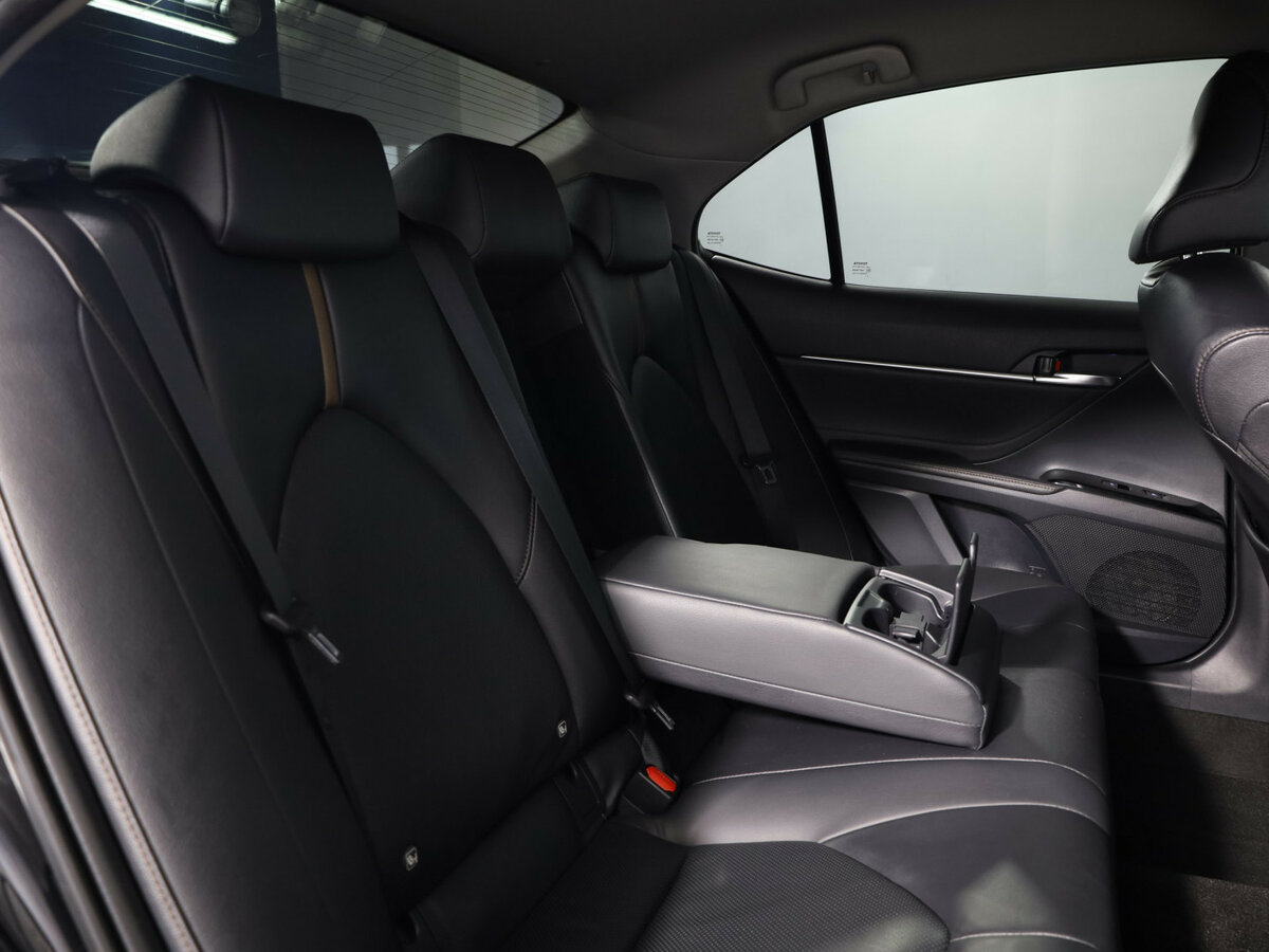 Toyota Camry с пробегом — 2021 год. Фото: #10