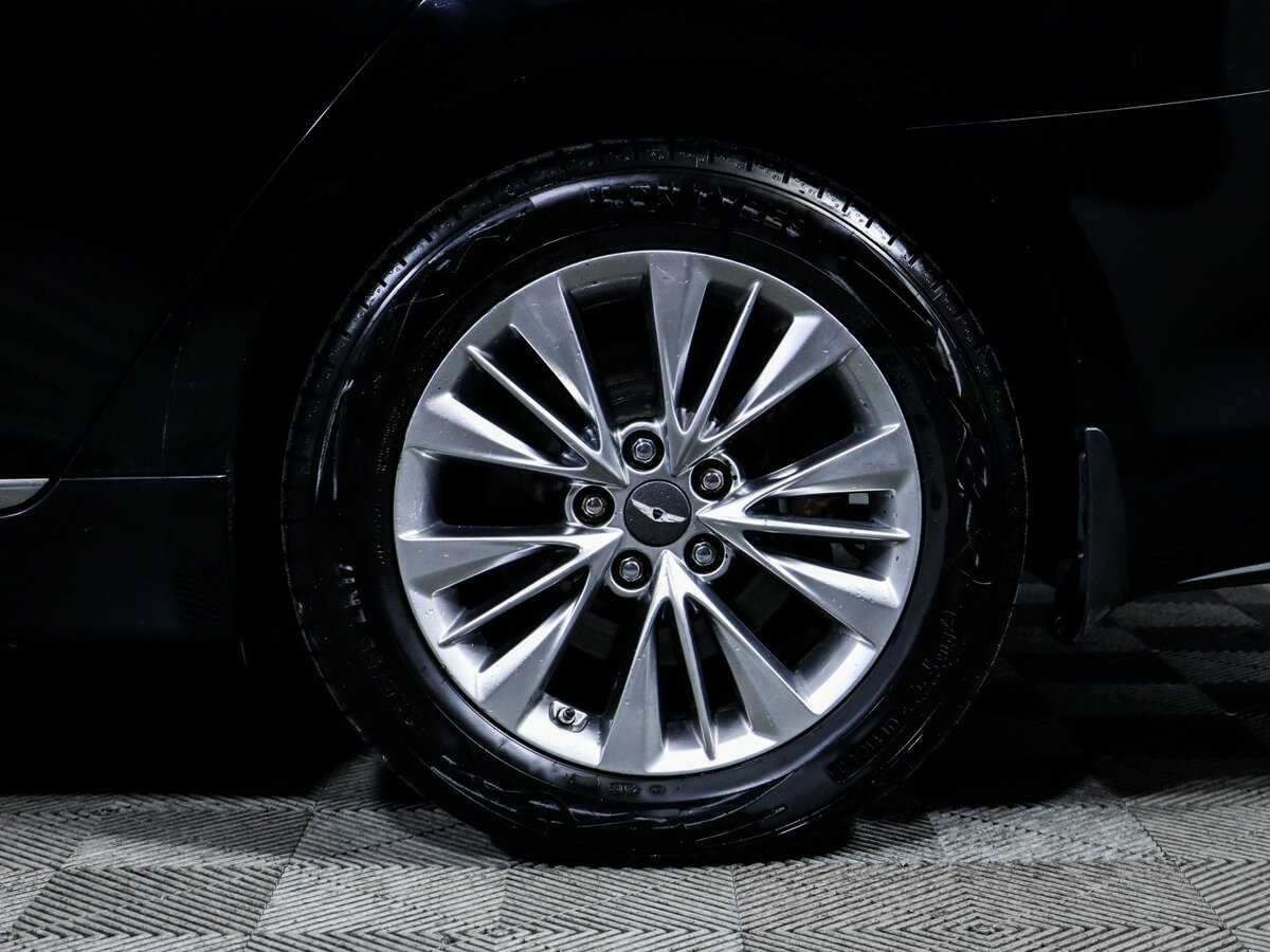 Hyundai Genesis с пробегом — 2016 год. Фото: #11
