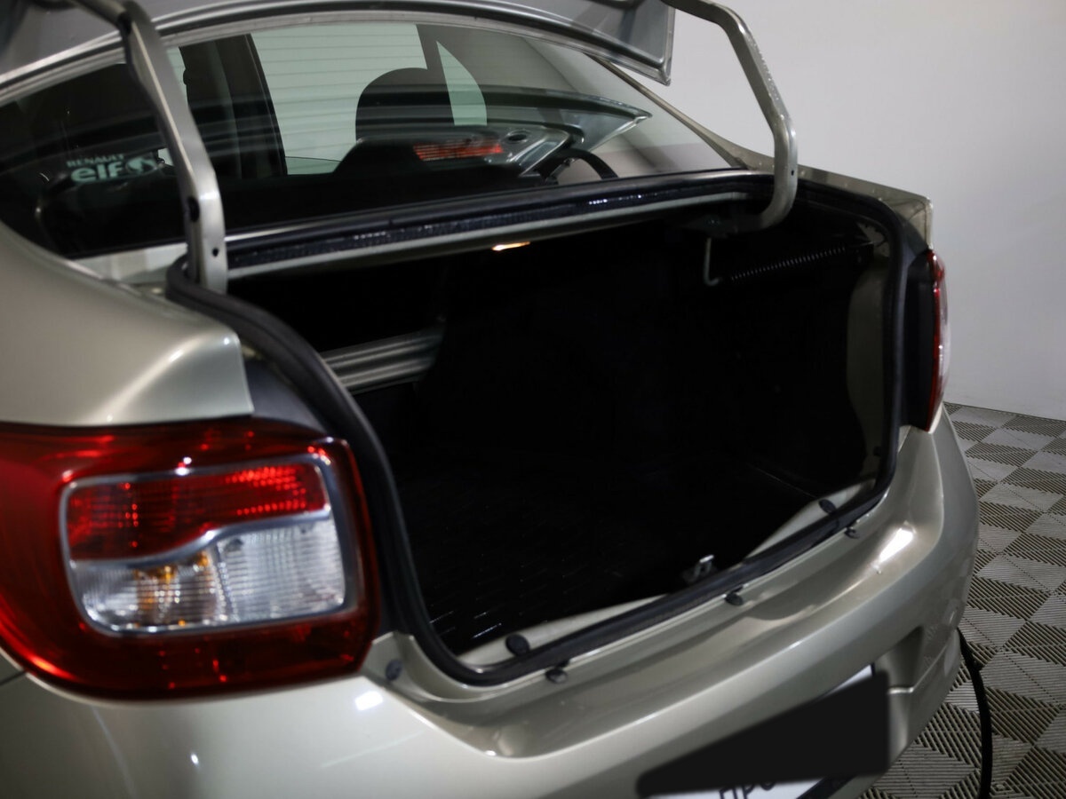 Renault Logan с пробегом — 2015 год. Фото: #20