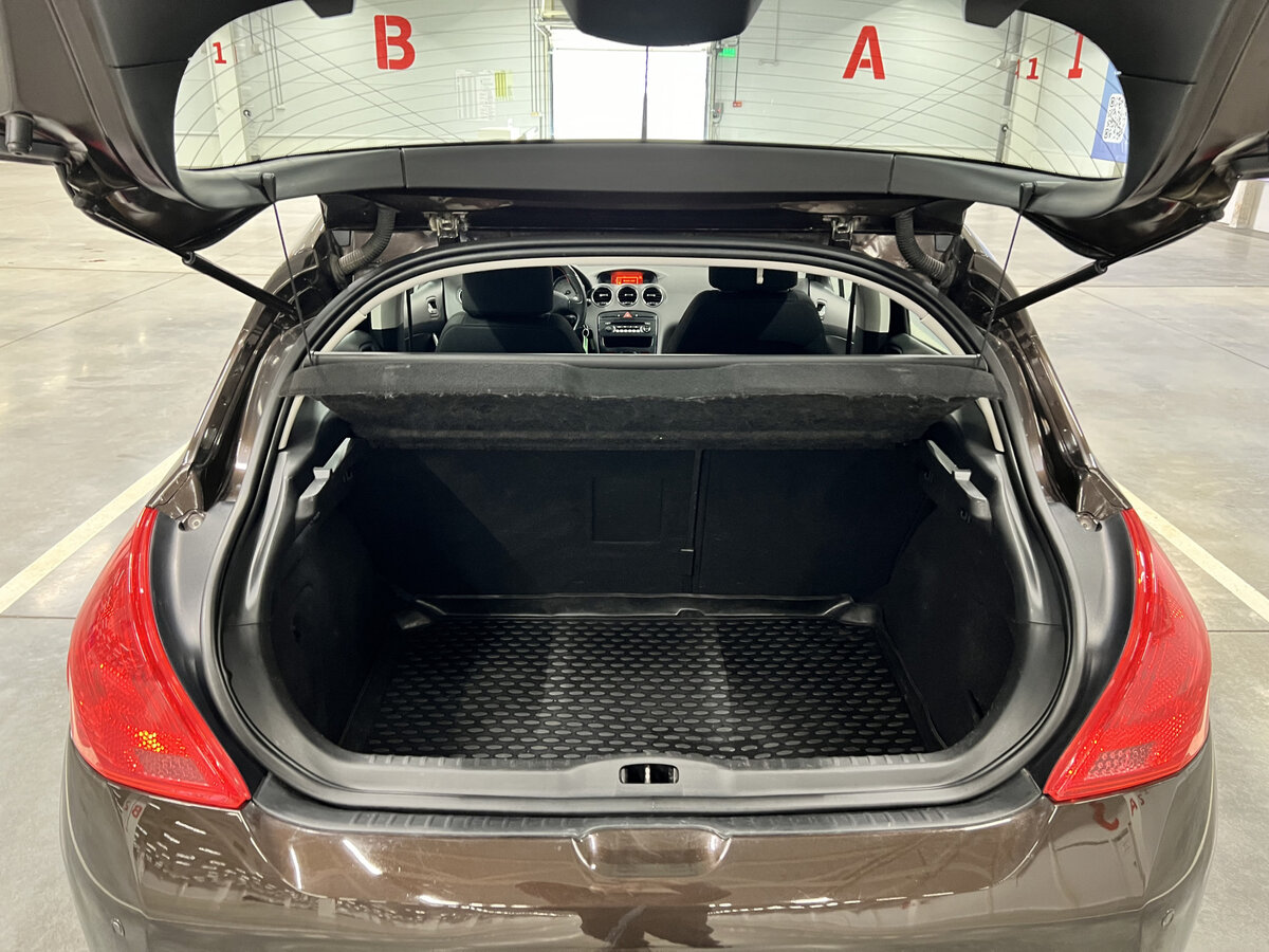 Peugeot 308 с пробегом — 2012 год. Фото: #9