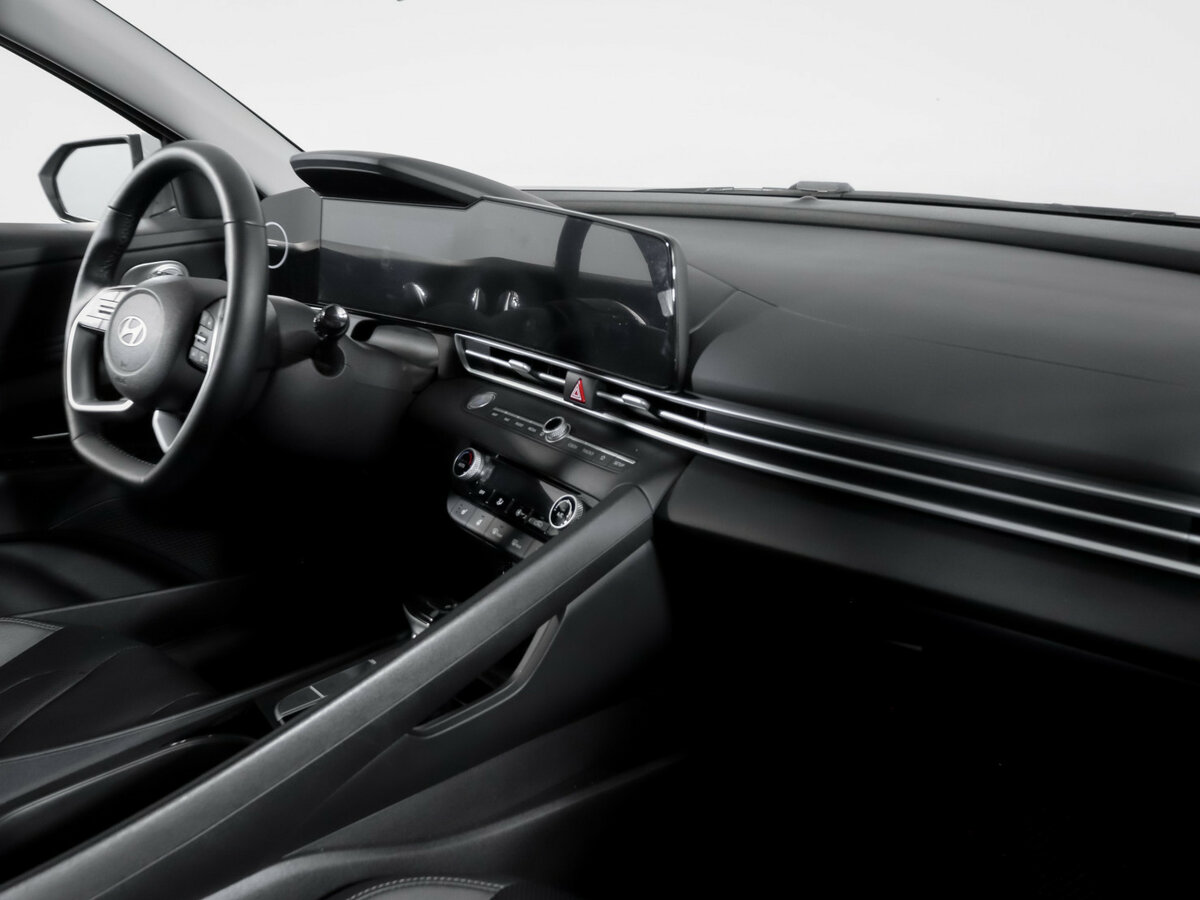 Hyundai Elantra с пробегом — 2024 год. Фото: #6