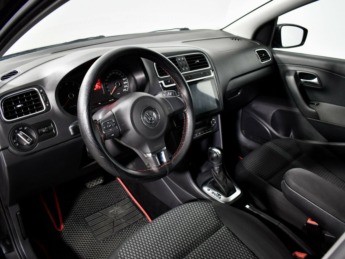 Volkswagen Polo с пробегом — 2013 год. Фото: #8