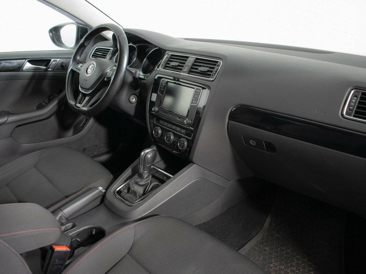 Volkswagen Jetta с пробегом — 2018 год. Фото: #8