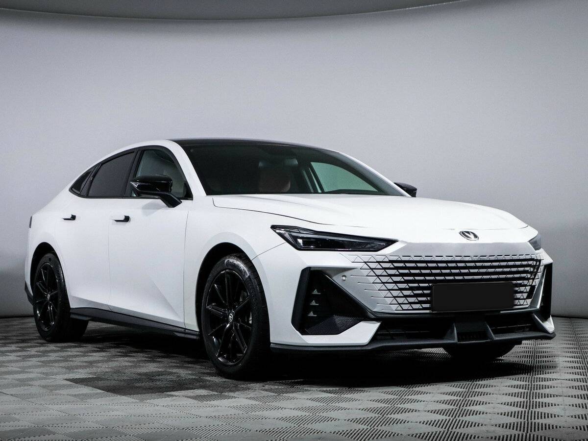 Changan UNI-V с пробегом — 2022 год. Фото: #2