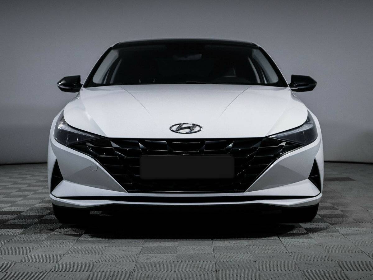 Hyundai Elantra с пробегом — 2023 год. Фото: #1