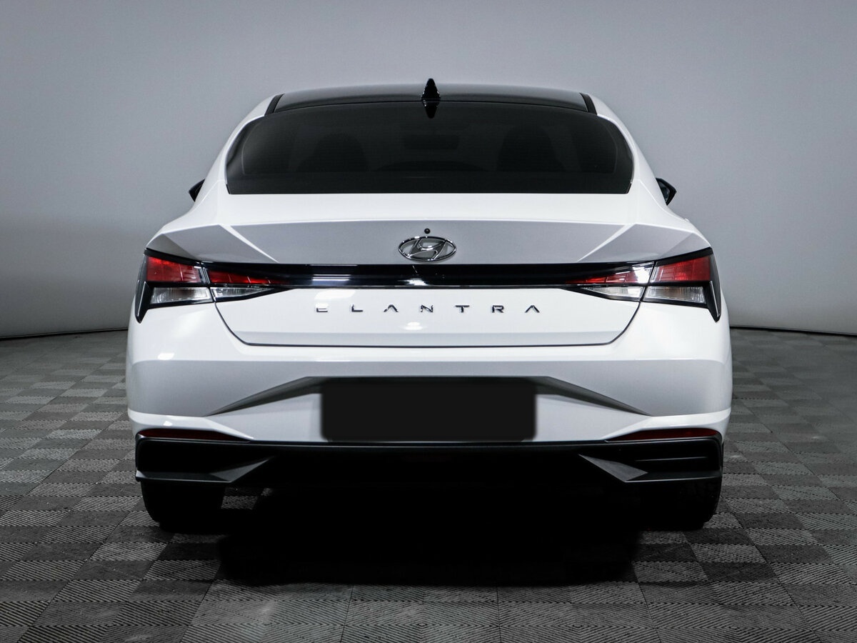 Hyundai Elantra с пробегом — 2023 год. Фото: #5