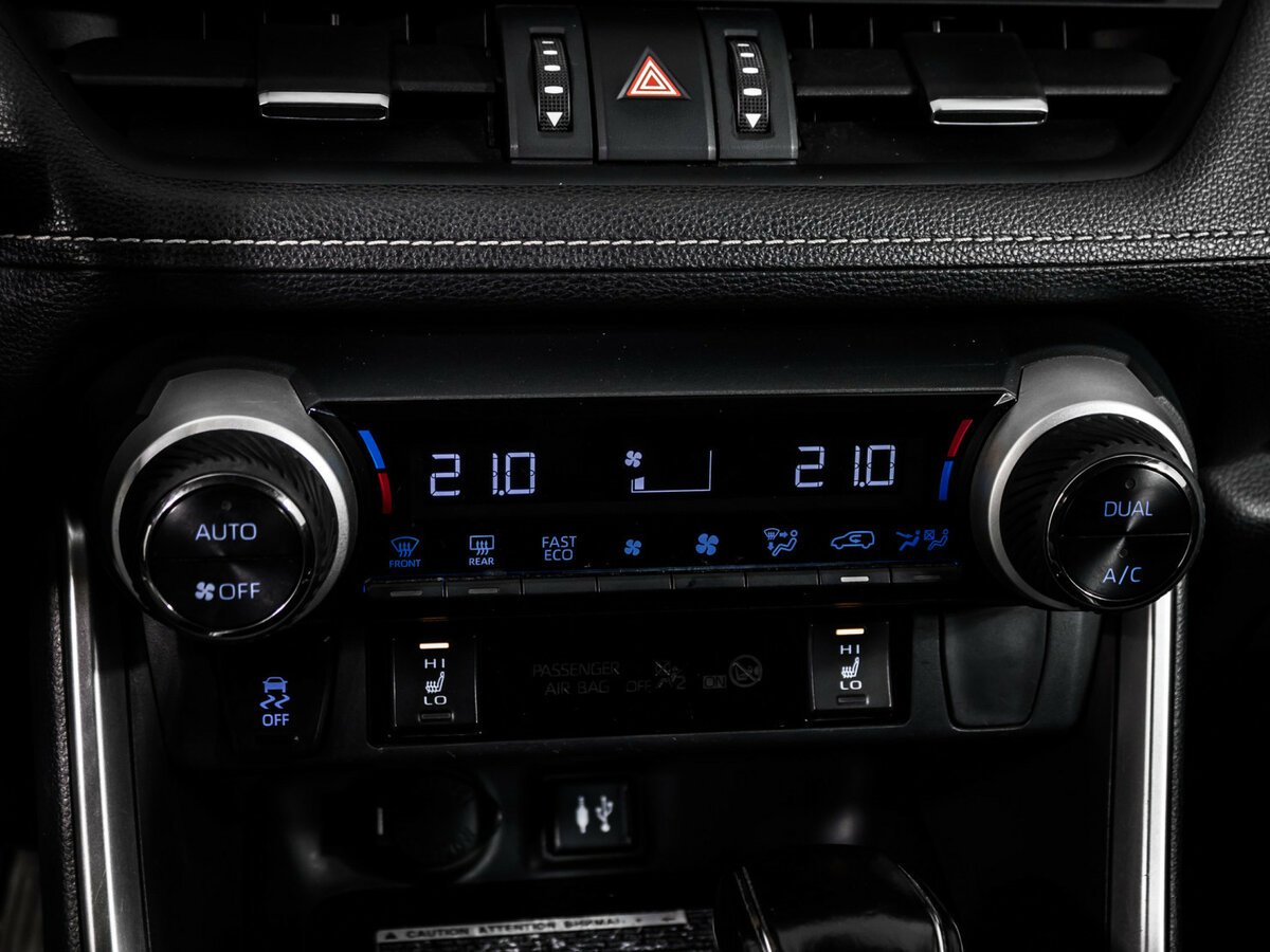 Toyota RAV4 с пробегом — 2019 год. Фото: #17